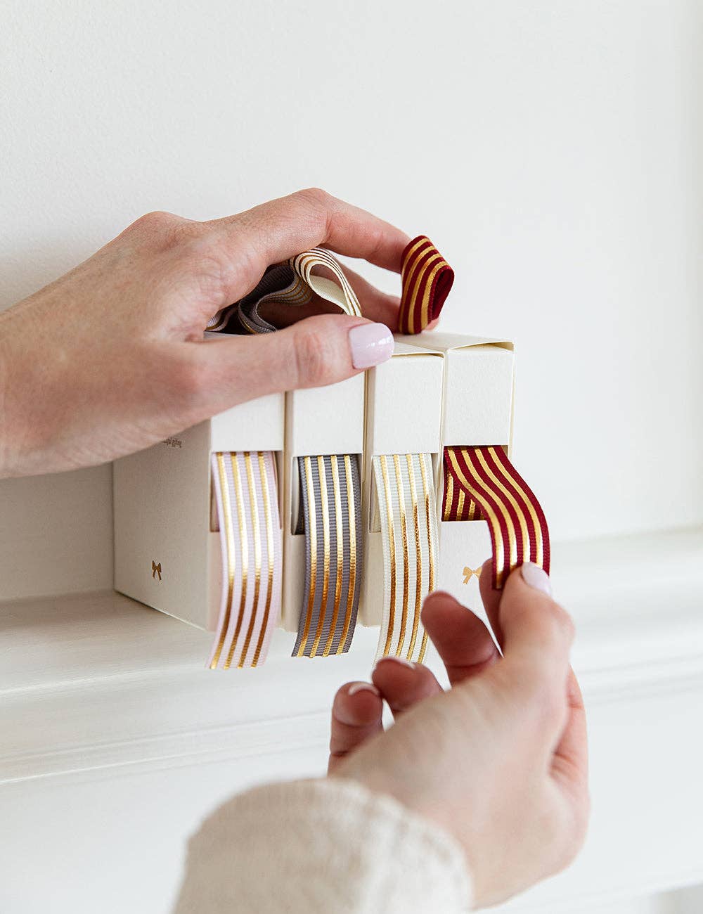 Bespoke Letterpress – Großhandel Band – Geschenke verpacken – Rotes Goldfolien-Geschenkband mit Streifen – 10 Meter4