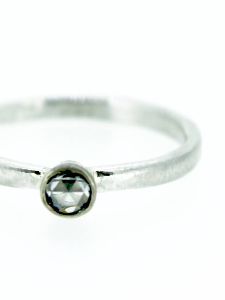 Rosenslebet Diamantring for engroshandel hos Peaces of Indigo