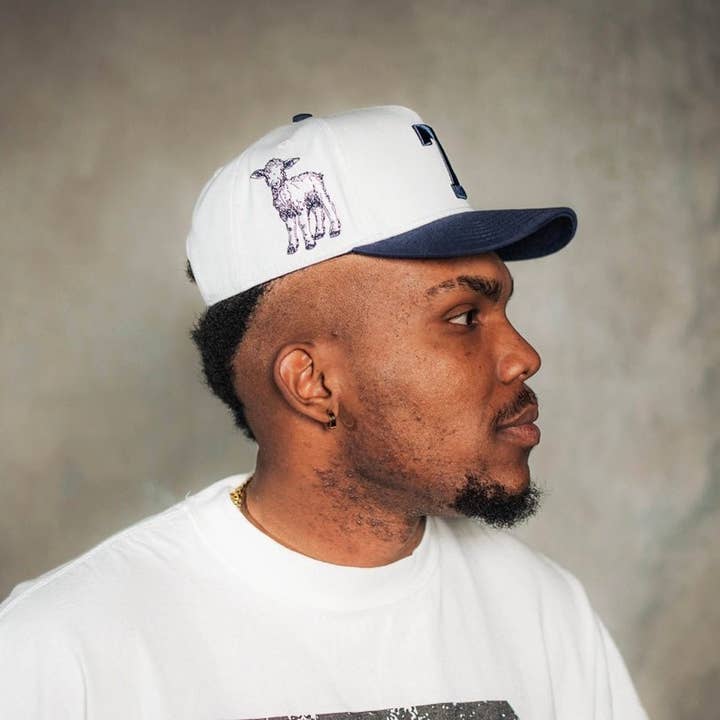 Malta Apparel LLC – wholesale Baseball cap – Unisex – ‘7’ Premium SnapBack - White/Navy7