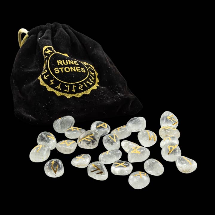 Set di Rune in Quarzo Ialino con Sacchetto di Velluto per la vendita all'ingrosso da parte di Quasar Gems USA