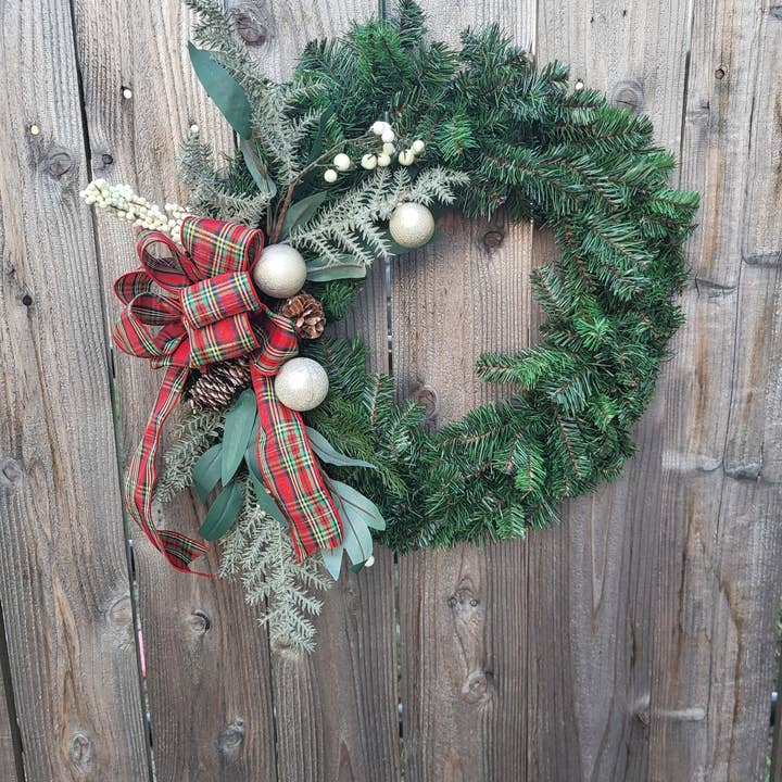 An Array of Wreaths, LLC - Wholesale Wreath - Mixed Greenery Wreath