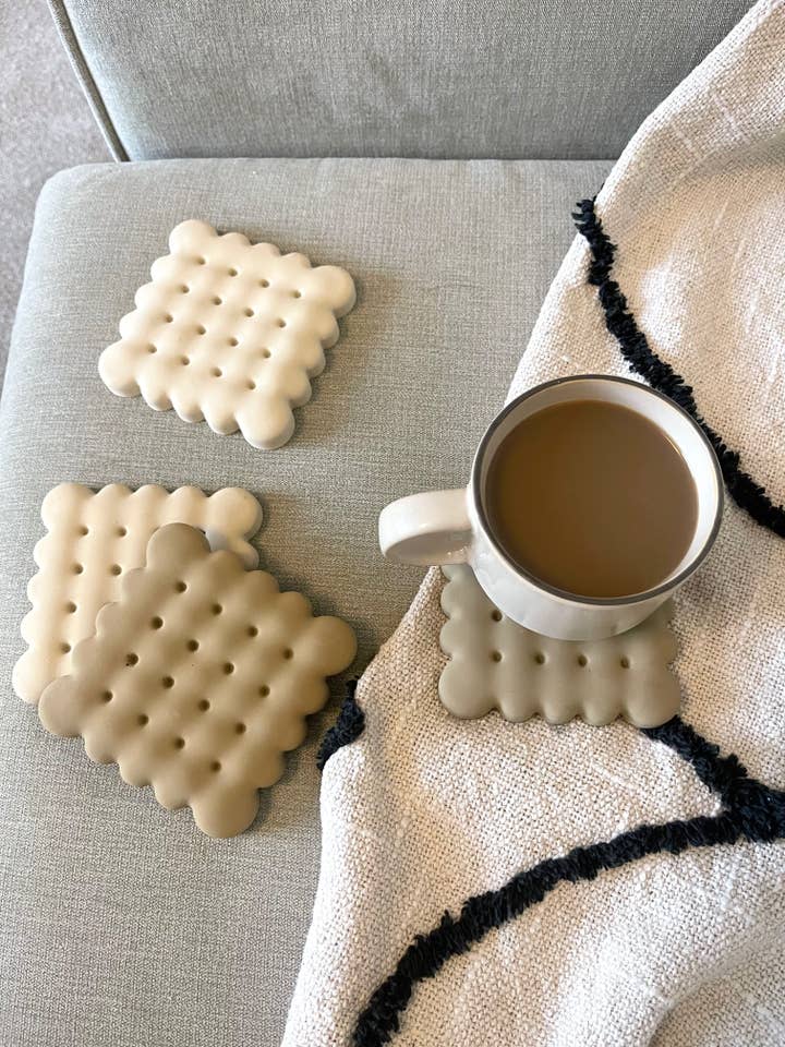 Set of 2 Biscuit coasters for wholesale by Luxe Home Decor Ltd