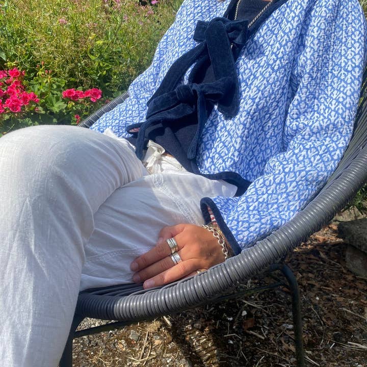 Casaco Reversível - Risca Azul/Rosa com acabamento em veludo azul-marinho por atacado de Twizzell