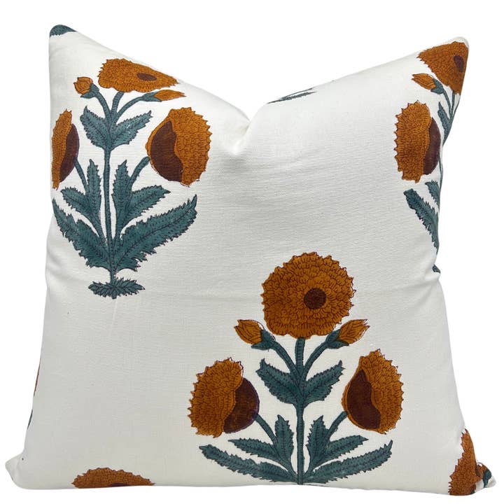 Housse de Coussin en Coton Épais Blanc à Motif Floral - Badshah pour la vente par Fabdivine