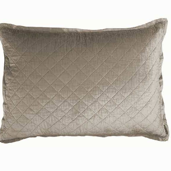 Cuscino europeo Chloe Luxe in velluto fulvo 27X36 per la vendita all'ingrosso da parte di Lili Alessandra