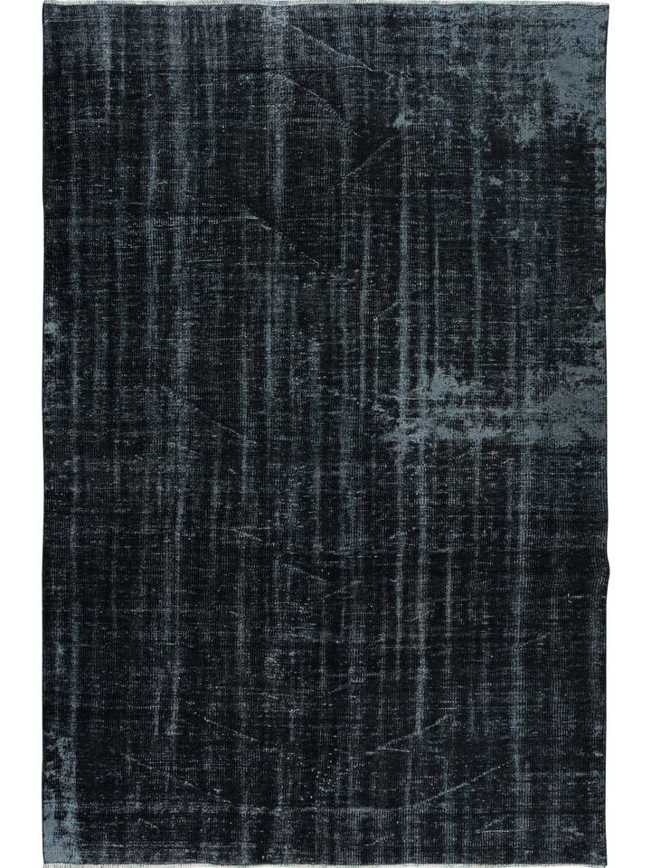 Tapis moderne noir vieilli de 6 x 9 pieds. Fabriqué à la main en Turquie pour la vente par Rug Specialist LLC.