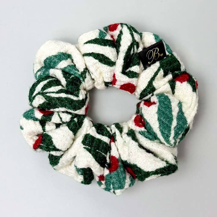 Chouchou en Gaufre dans la couleur Houx pour la vente par B. LUVV & CO.