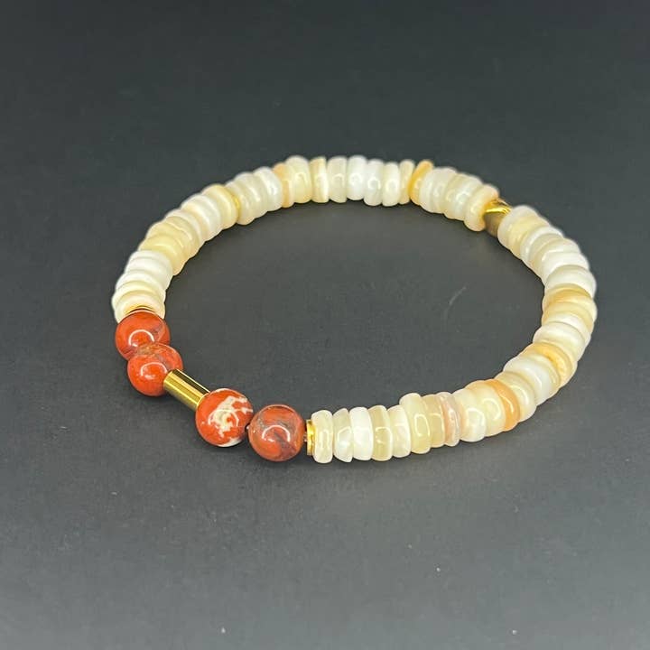 Heishi-schelp en armband van rode jaspis voor wholesale door Téha Créations