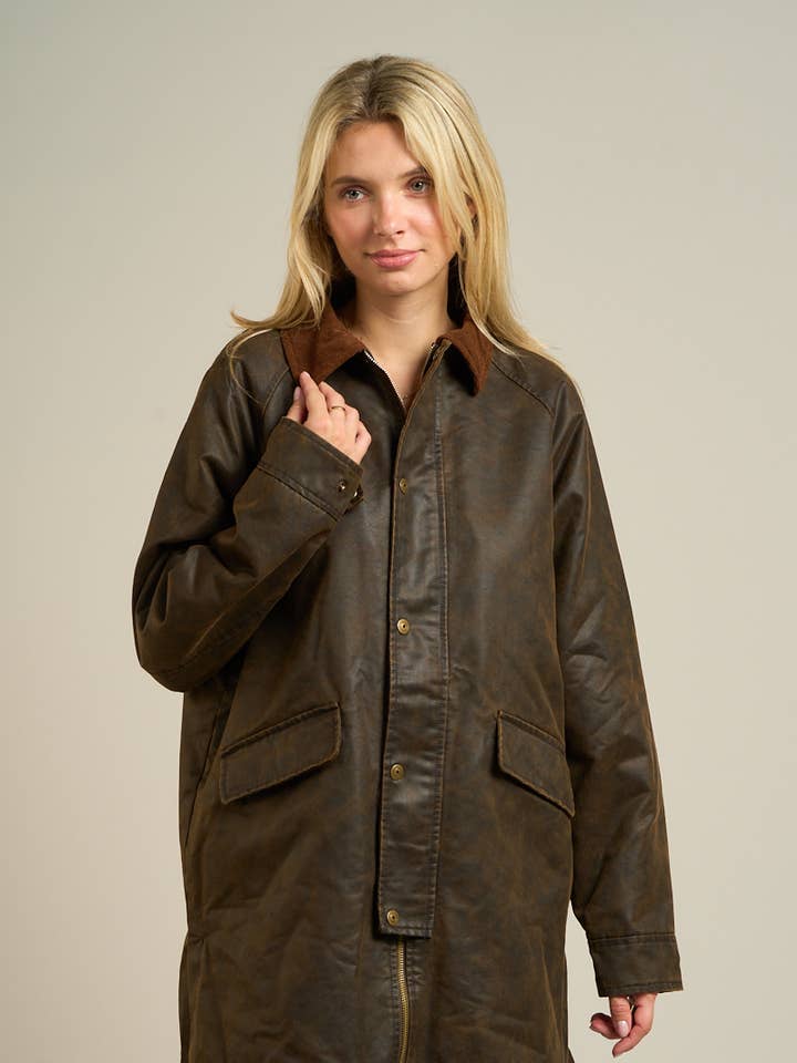 C2015 - GIACCA CERATA CON DETTAGLI IN PELLICCIA per la vendita all'ingrosso da parte di Curds and Whey