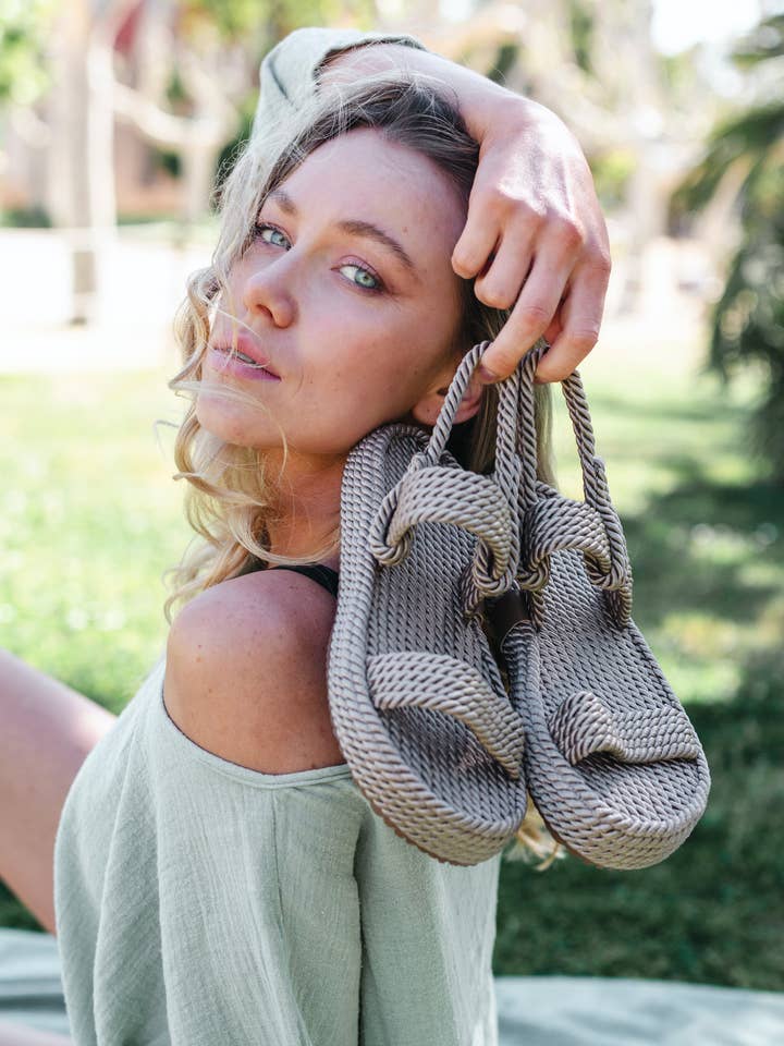 Sandales Nomades à Bride Sable pour la vente par Mumka