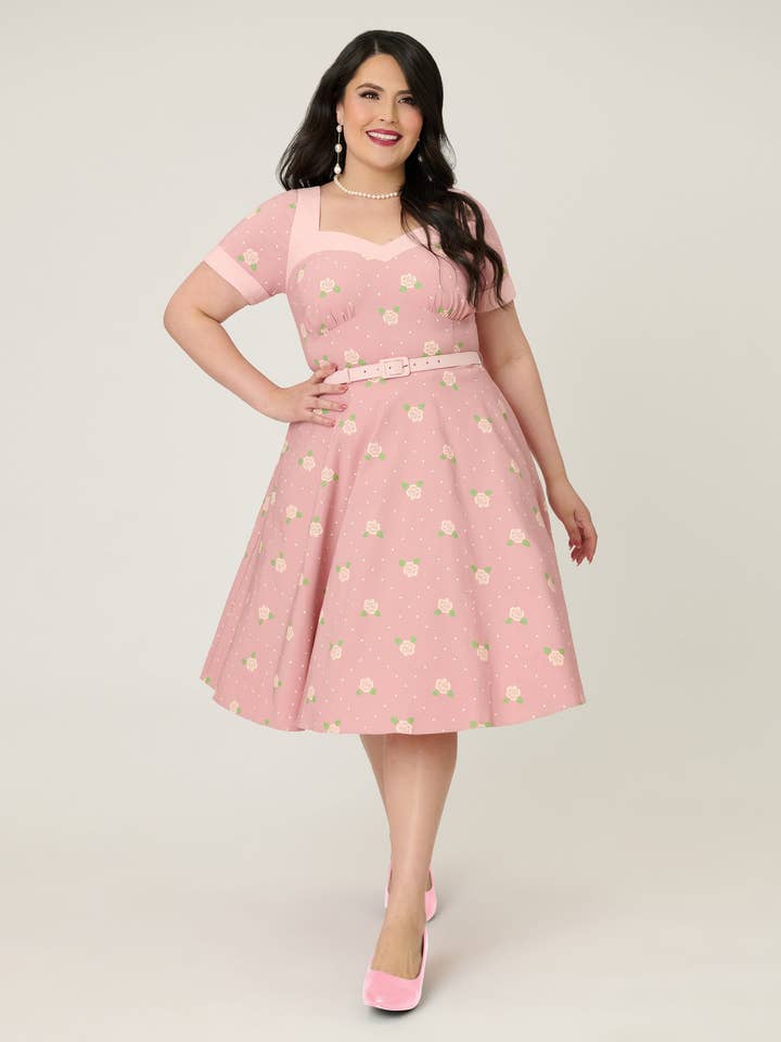 Unik Vintage Plus Size Ljusrosa & Rosor Swingklänning för wholesale av Unique Vintage