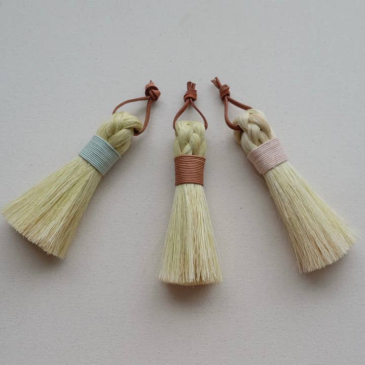 S W E V E N - Wholesale Broom - Round Whisk Table Broom | Handmade | Tampico | Minimal1