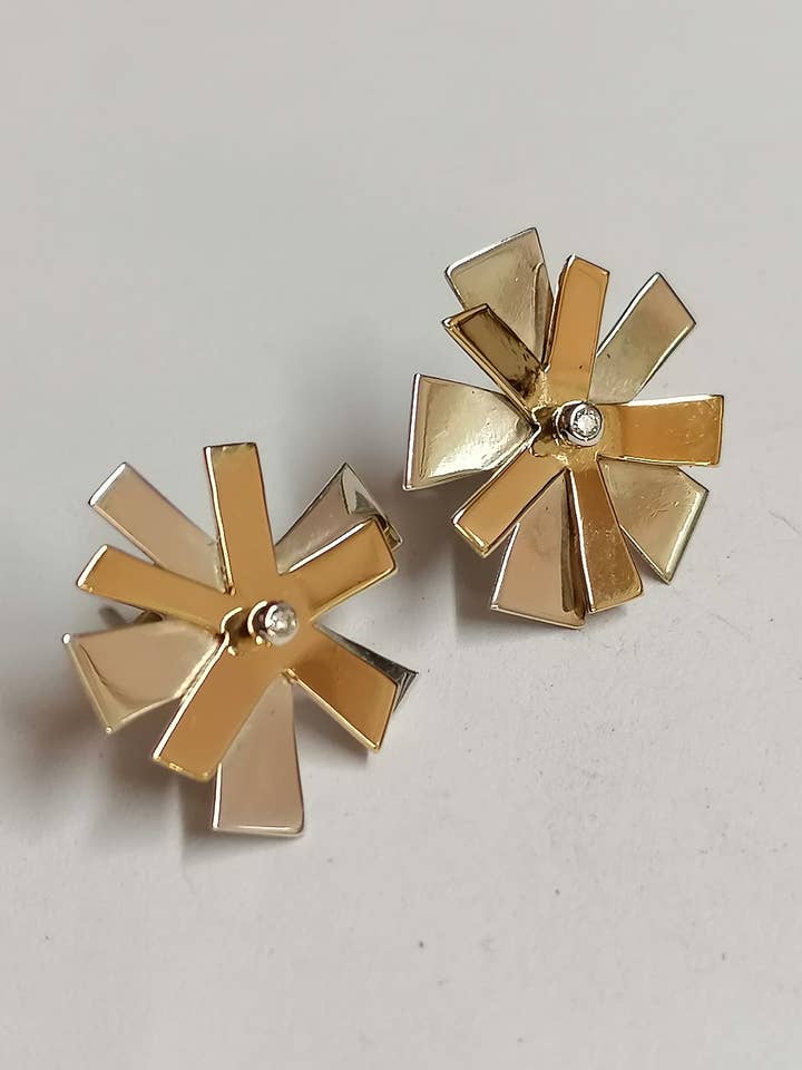 Morning Glory - Borchie in oro e argento con diamanti per la vendita all'ingrosso da parte di Andrew O'Dell Jewellery