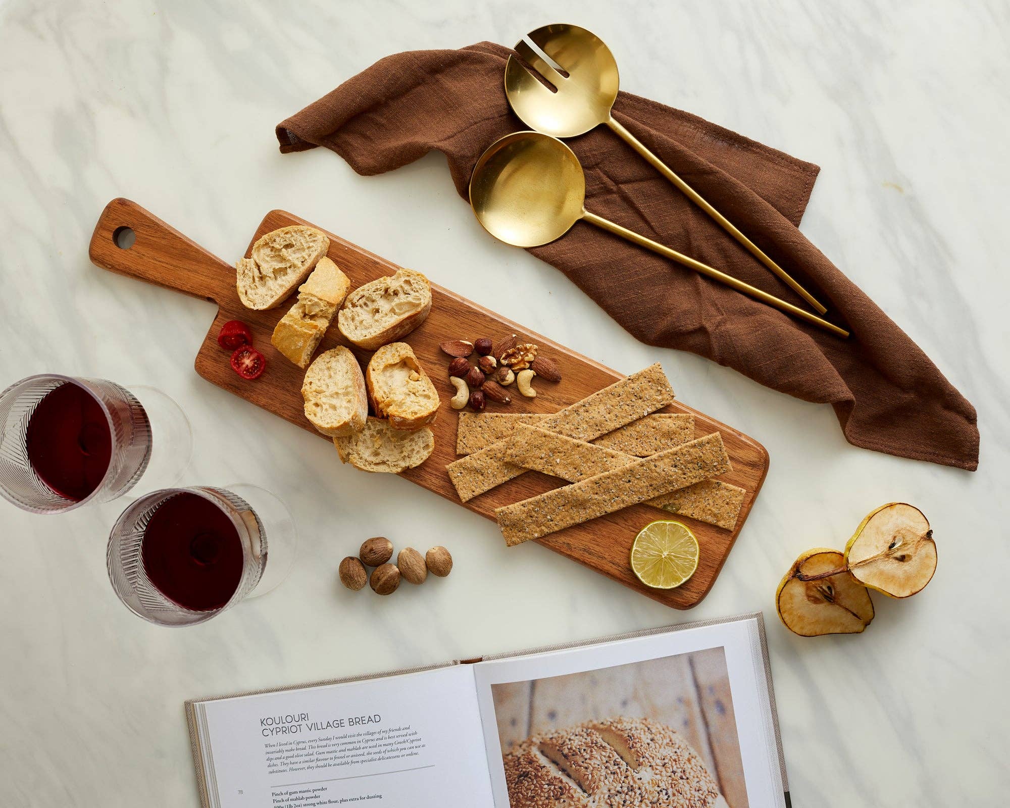 What a Host Home - Vente Plateaux de service - Planche de service en bois Malli avec poignée