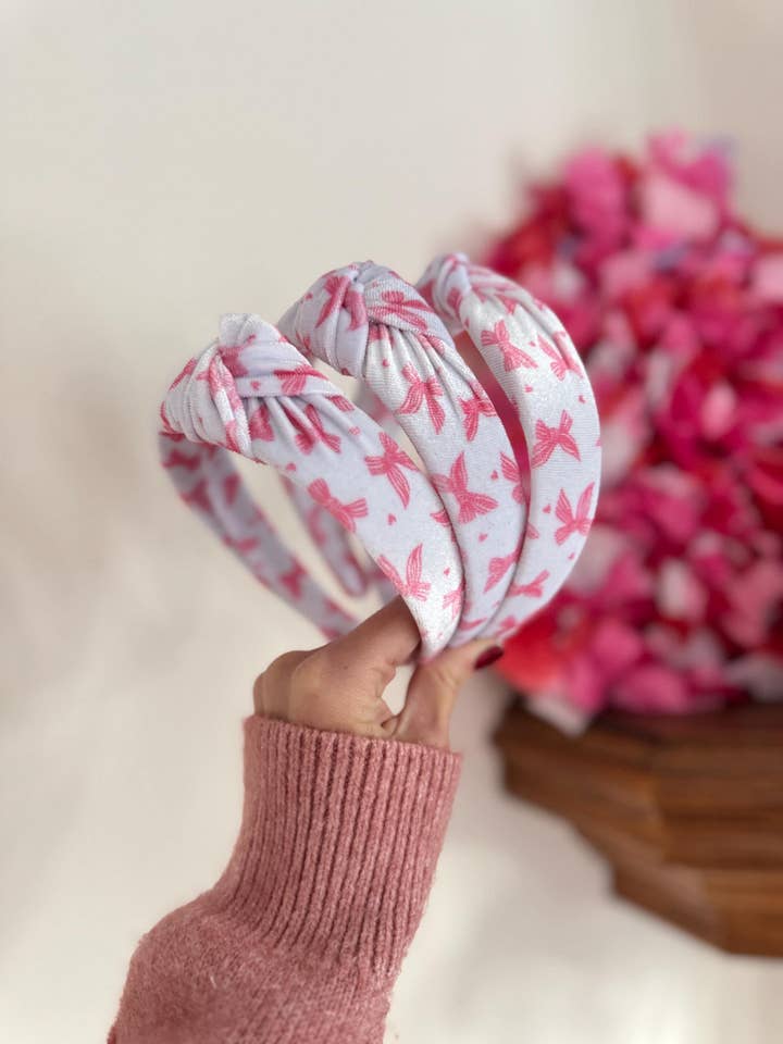Bandeau de Saint-Valentin en velours avec nœuds roses pour la vente par Brynnbands