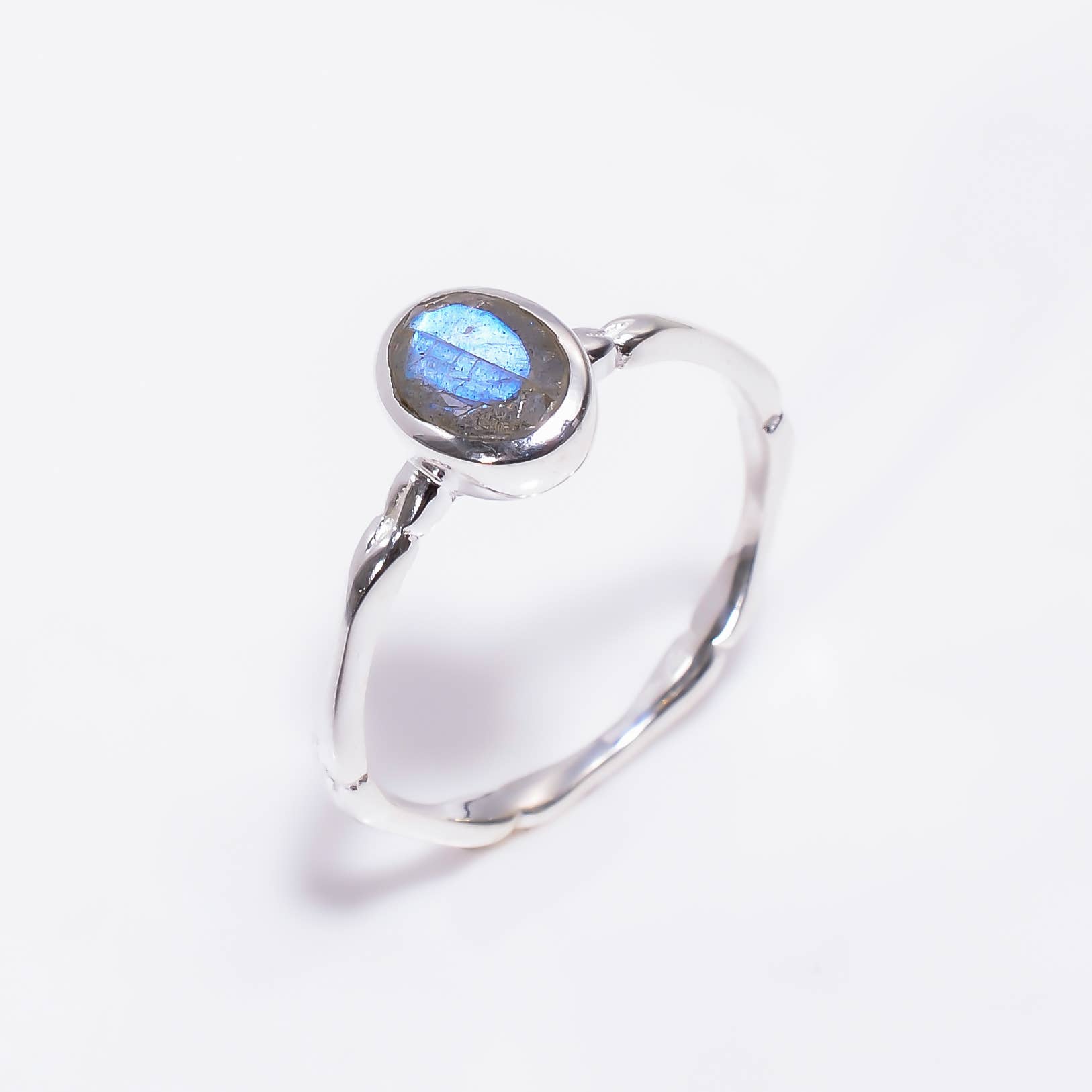 SILVER CAVE - Wholesale Single Stone/Solitaire Ring - Best Quality Labradorite Gemstone Handmade 925 Silver Ring