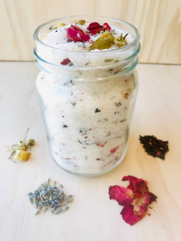 Bombshell Bouquet Bubbling Spa Salt | Floral Mineral Bath for wholesale by Effervesce