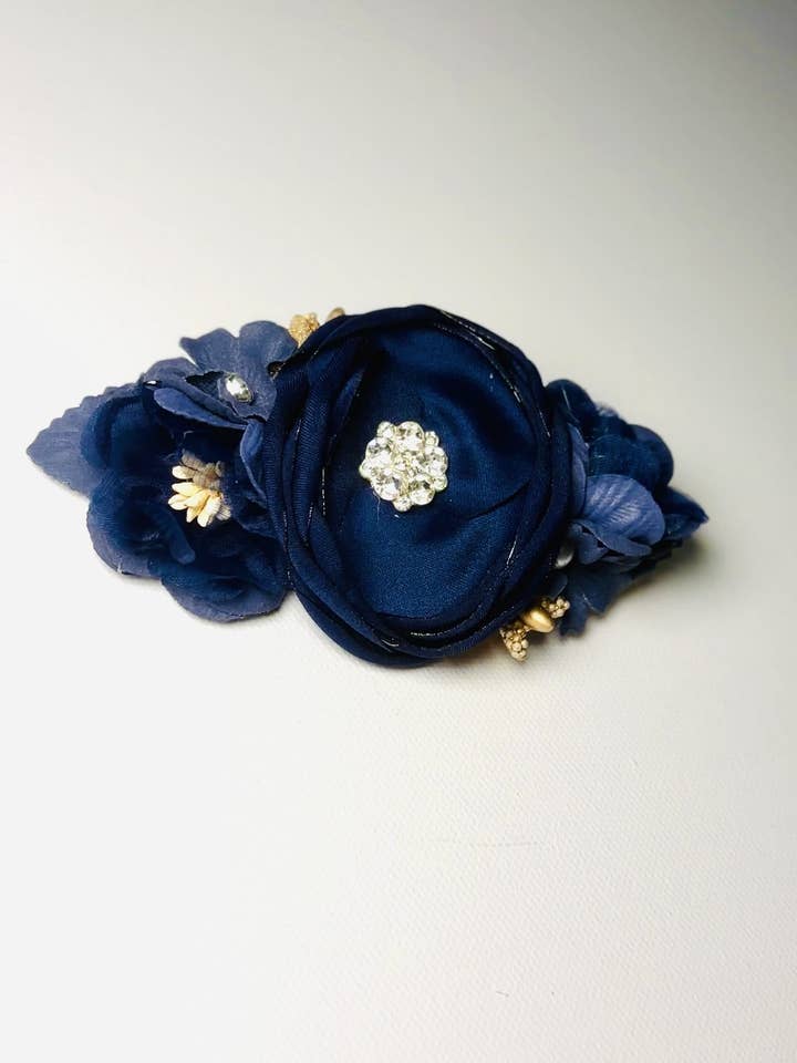 Bandeau Rosette Marine pour la vente par Clover Cottage