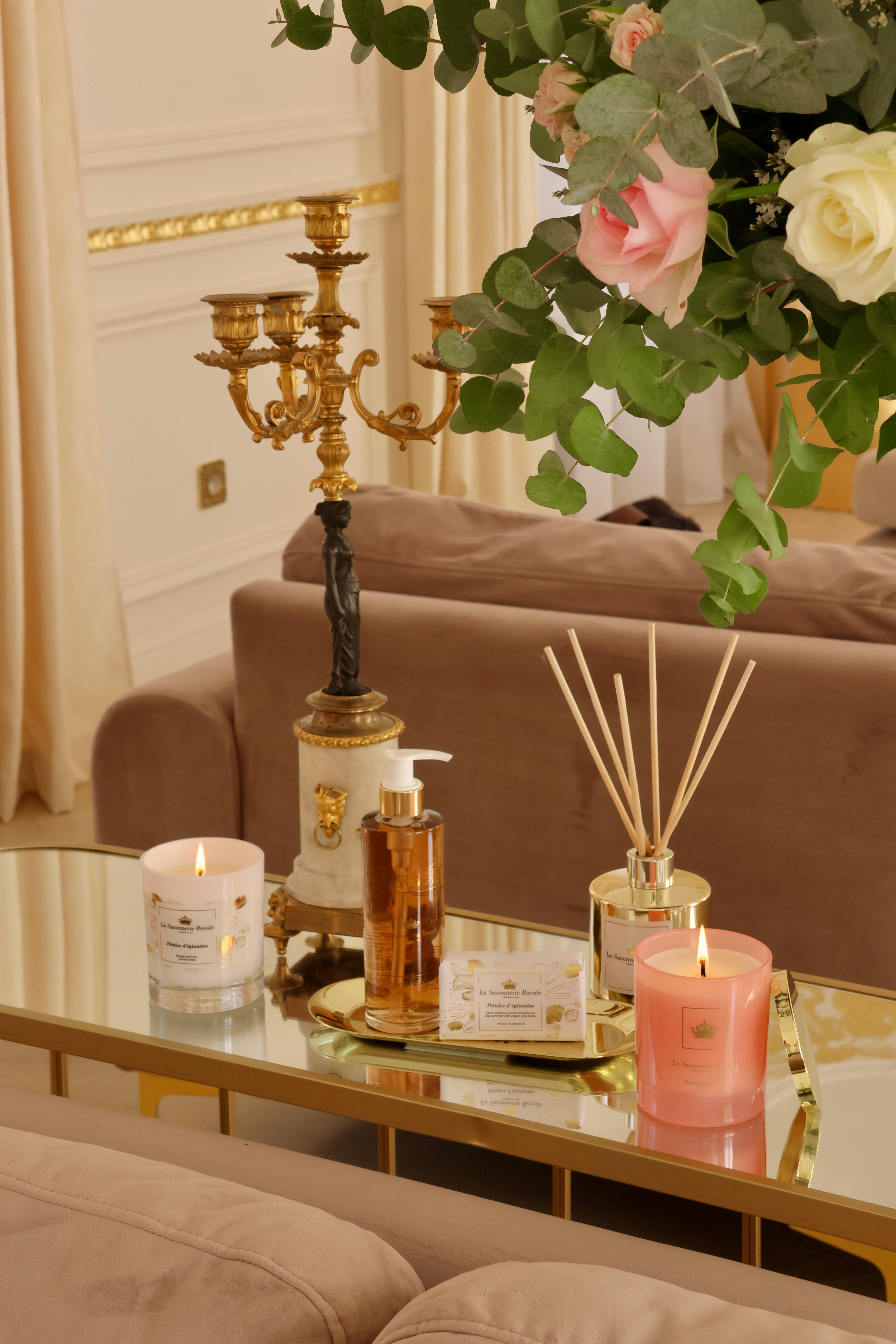 White Pétales d'Églantine Bar Soap - Versailles Collection for wholesale on Faire1