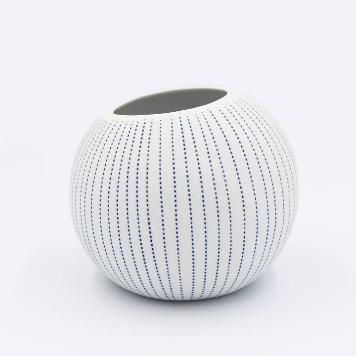 Art Floral Trading LLC - Wholesale Vase - 274W26 PETTRA L-Handcrafted Porcelain Vase2