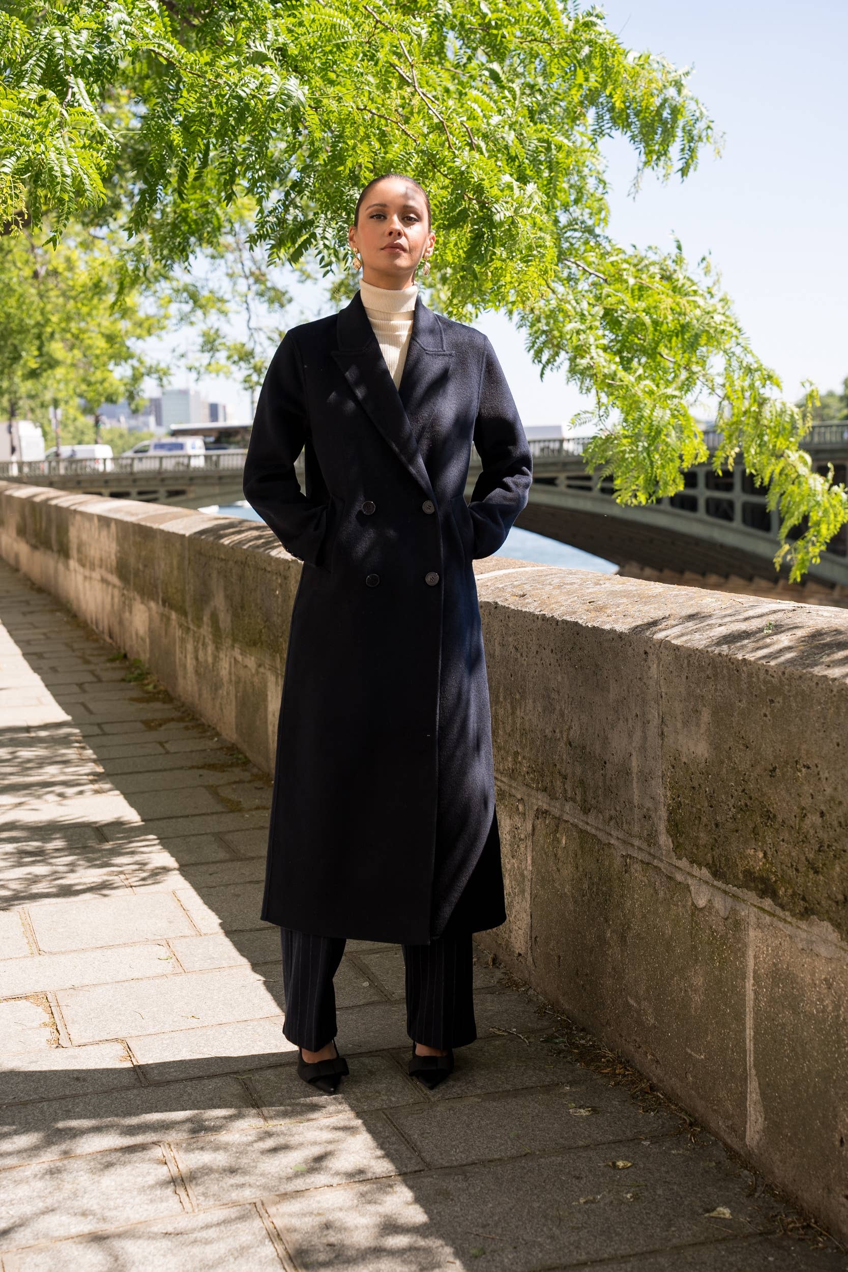 Attentif Paris – Großhandel Mantel - Damen – Extra langer, handgenähter Oversize-Mantel aus Wollmischung52