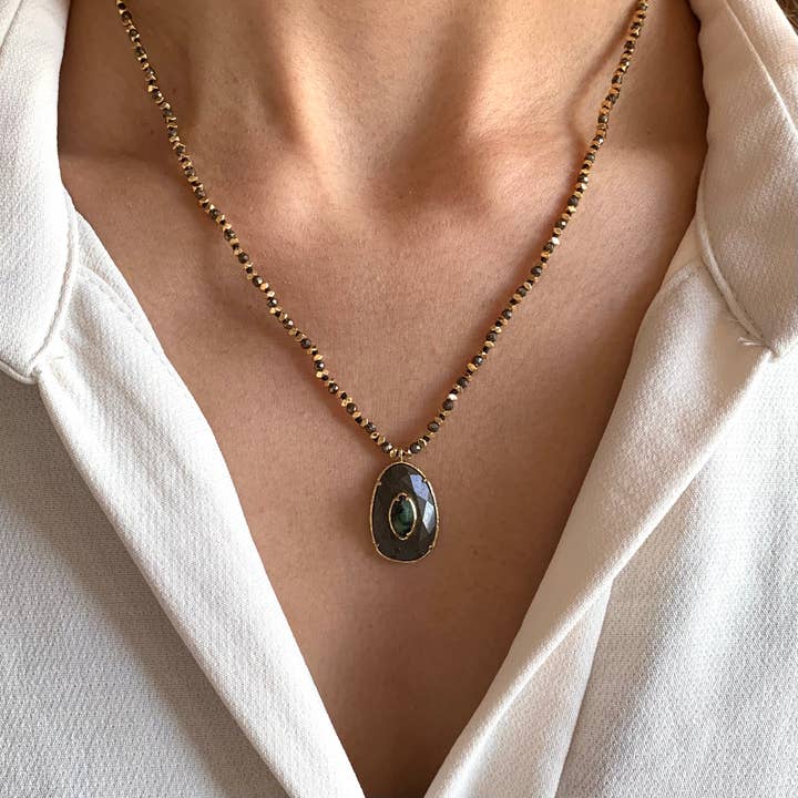 Necklace in natural stone gray labradorite beads for wholesale by Victoire Collection