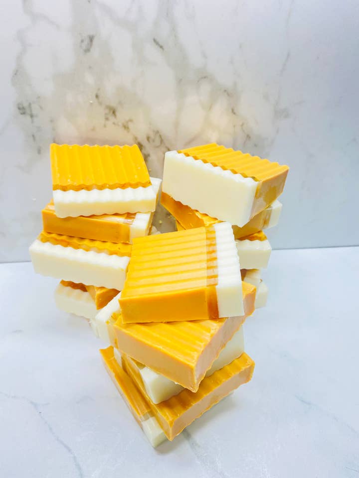 Sabonete Turmeric Milk + Honey para rosto e corpo por atacado de SkindulgebySteph