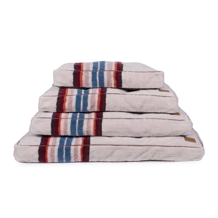 Lit berbère Pendleton Serape Rosewood Napper pour chien pour la vente par Carolina Pet Company