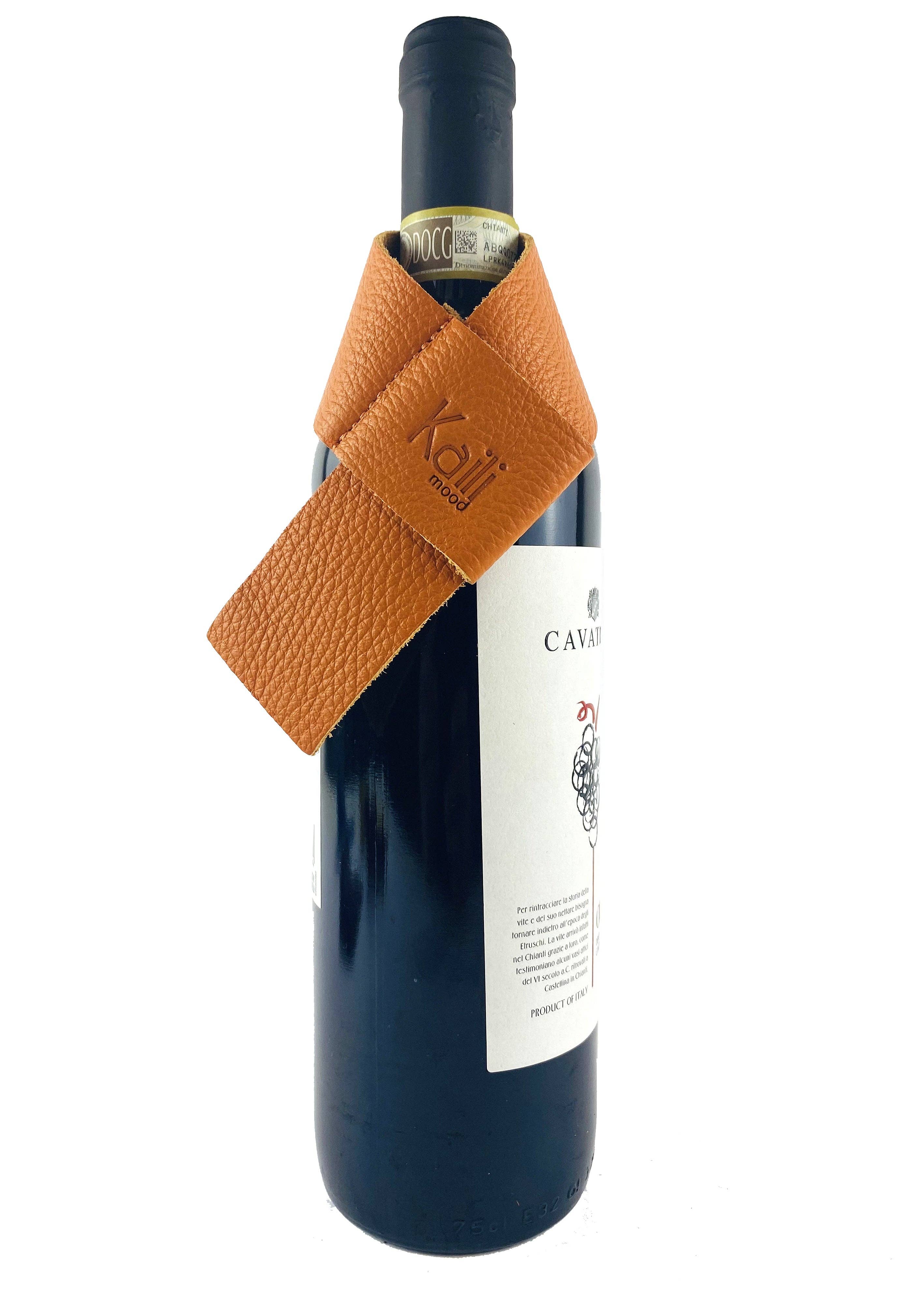 Kaili mood / RENATO BORZATTA - Italy since 1978 - - Wholesale Wine Tote - K0010LB | Drip Catcher for Bottle Made in Italy in Full Grain Genuine Leather, dollar grain - Color Orange. Dimensions: cm 27 x 4 x 0.5. Packaging: Rigid Gift Box base/lid