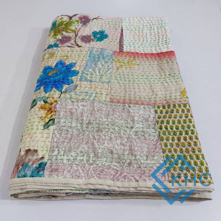 KHC - Venta al por mayor Edredones acolchados - Colcha de Seda Patchwork Boho Chic Blanca Diseño Ecléctico Colorido Decoración de Habitación2