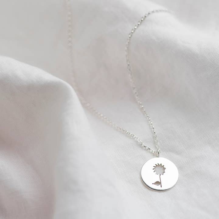 Ciondolo a forma di girasole in argento - Collezione Blomst per la vendita all'ingrosso da parte di Hannah Weston Jewellery