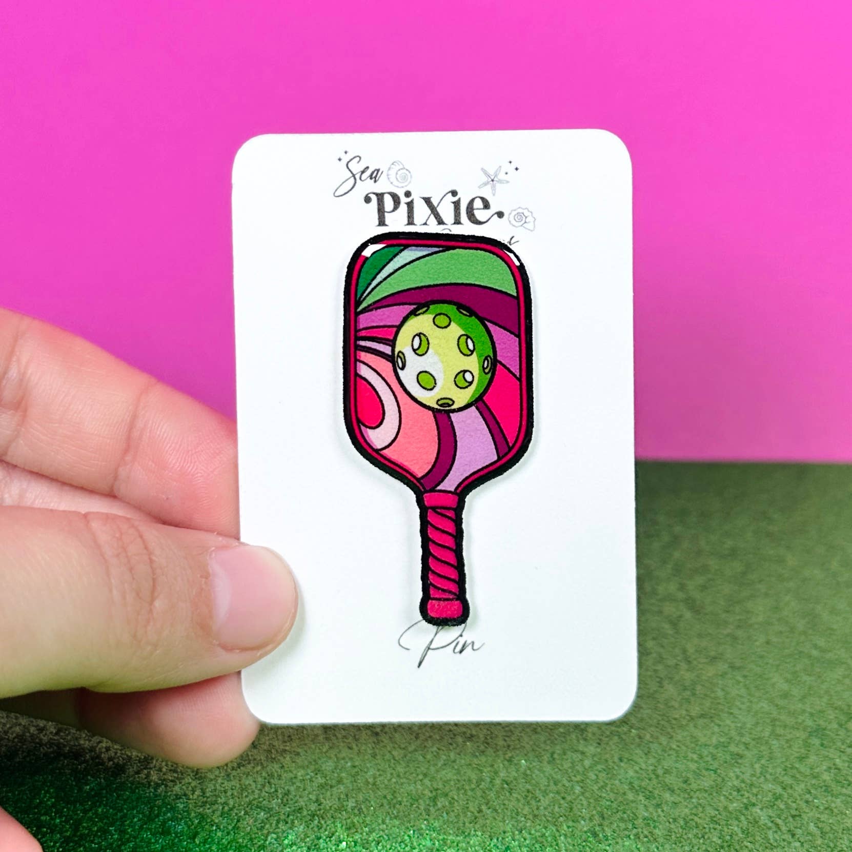 Sea Pixie Designs – wholesale Nål och knapp för kavajslag – Rosa & Grön Pickleball Paddel Sportlag Pin0
