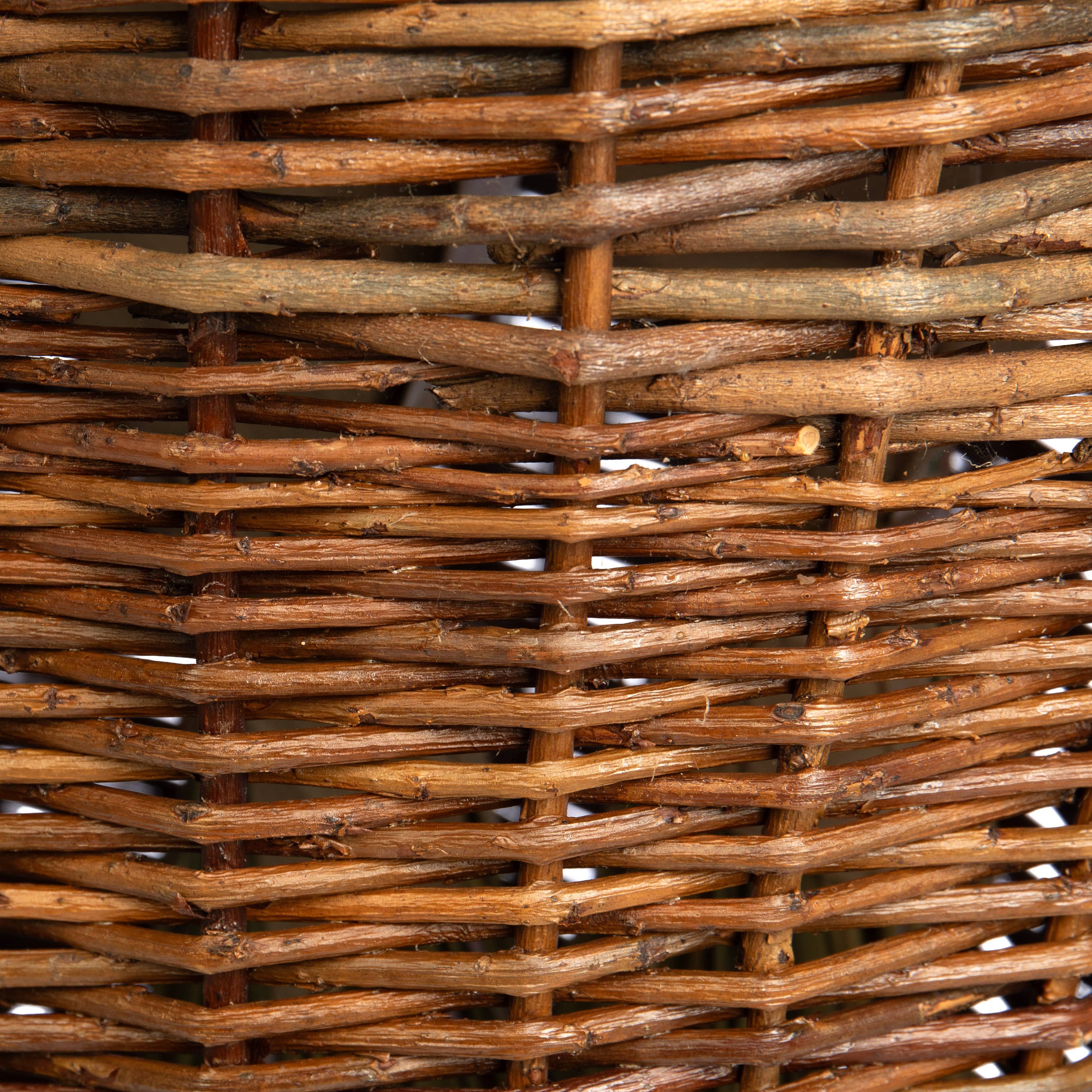 Willow Group - Wholesale Retailer Display Stand/Case - RD WLW DISPLAY W/METAL STAND6