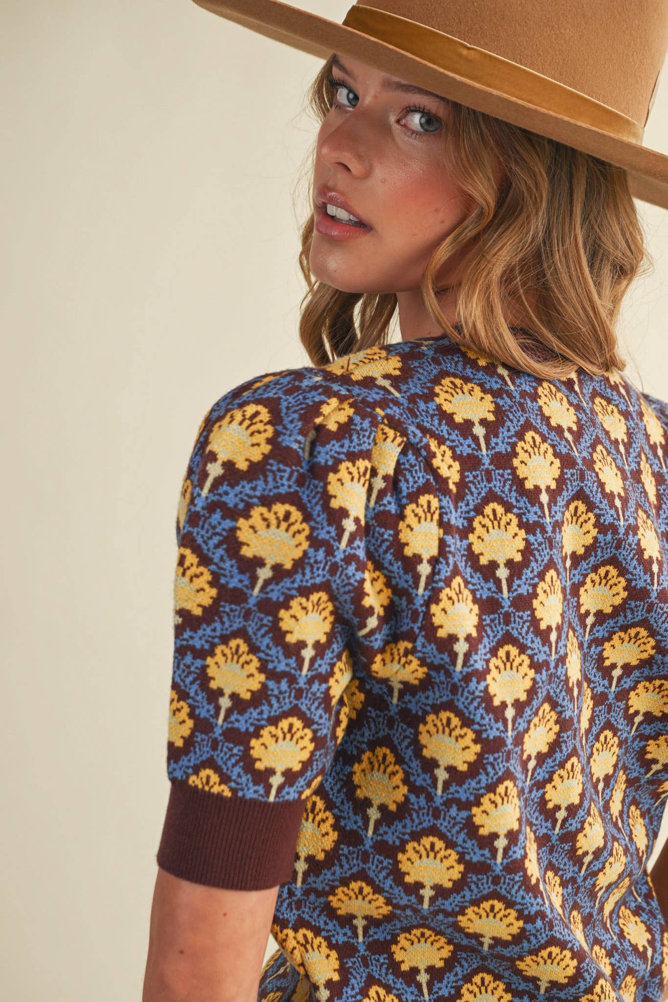 &MERCI - Wholesale Knit Sweater - Women's - FLORAL PATTERN SHORT SLEEVE SWEATER MSW108607