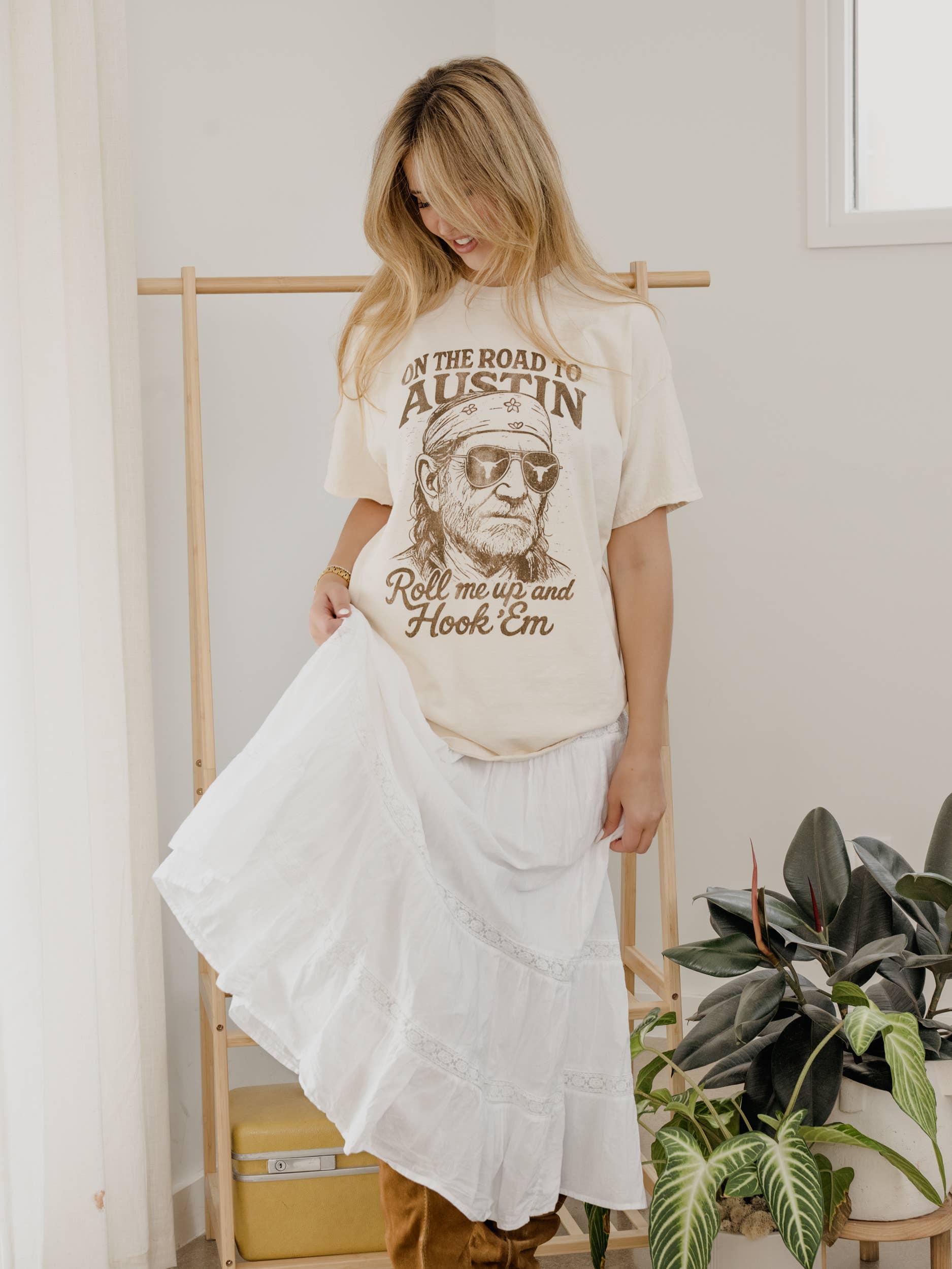 LivyLu - Wholesale Screen Printed T-Shirt - Unisex - Willie Nelson Roll Me Up & Hook Em Horns Thrifted Tee 4