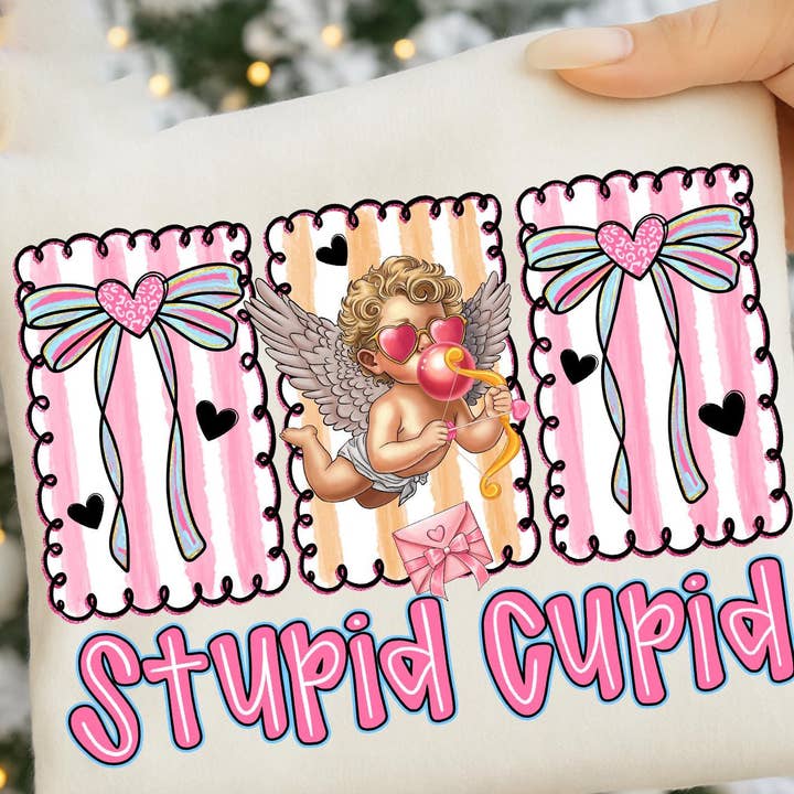 Maglietta Stupido Cupido, Maglione Divertente e Carino di San Valentino per la vendita all'ingrosso da parte di DLT Ecommerce