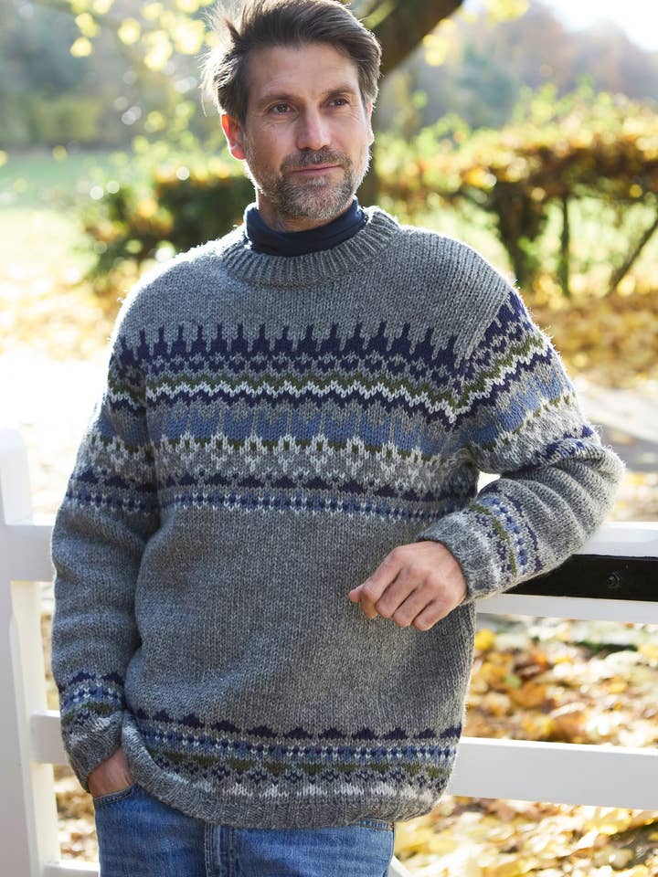 Pull en laine Fair Isle pour homme Westport gris bleu pour la vente par Pachamama Ltd