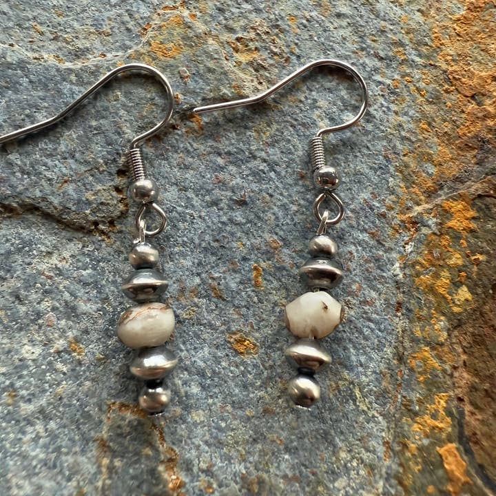 Pendientes de plata de ley con perlas y búfalo blanco para venta al por mayor de Wild Mountain Silver