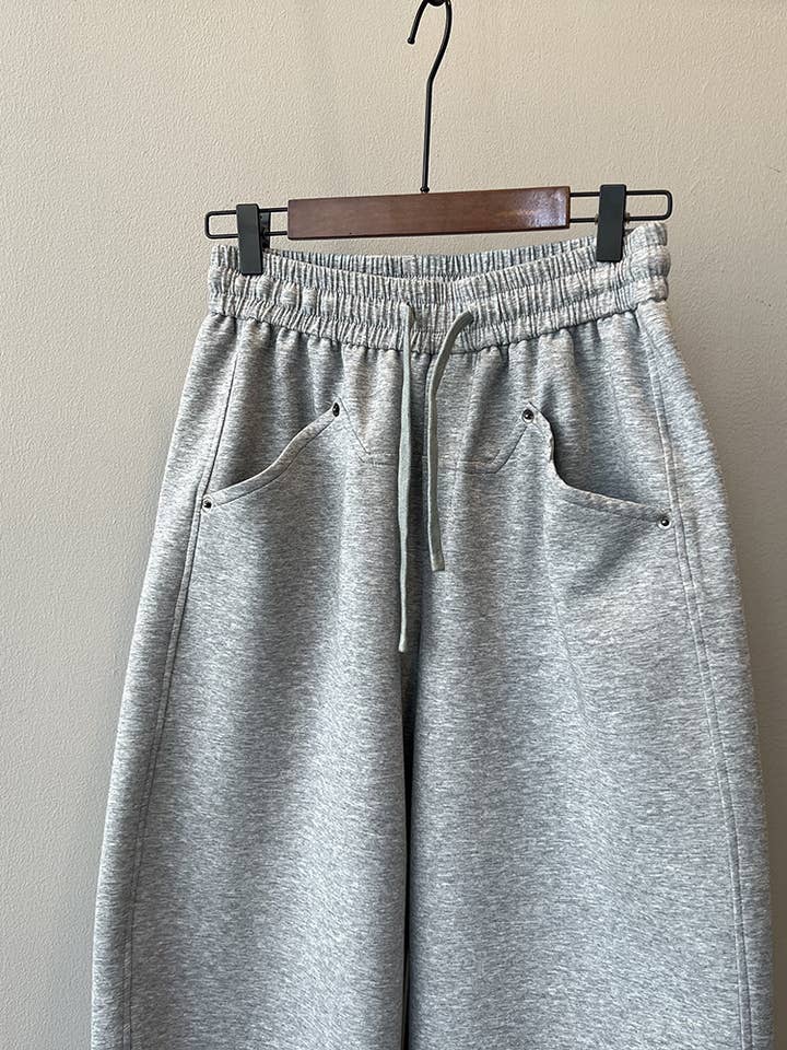 Rosa Clothing - Wholesale Athletic Sweatpants/Joggers - Women's - Elastic waist Slouchy Curved leg Barrel sweatpants