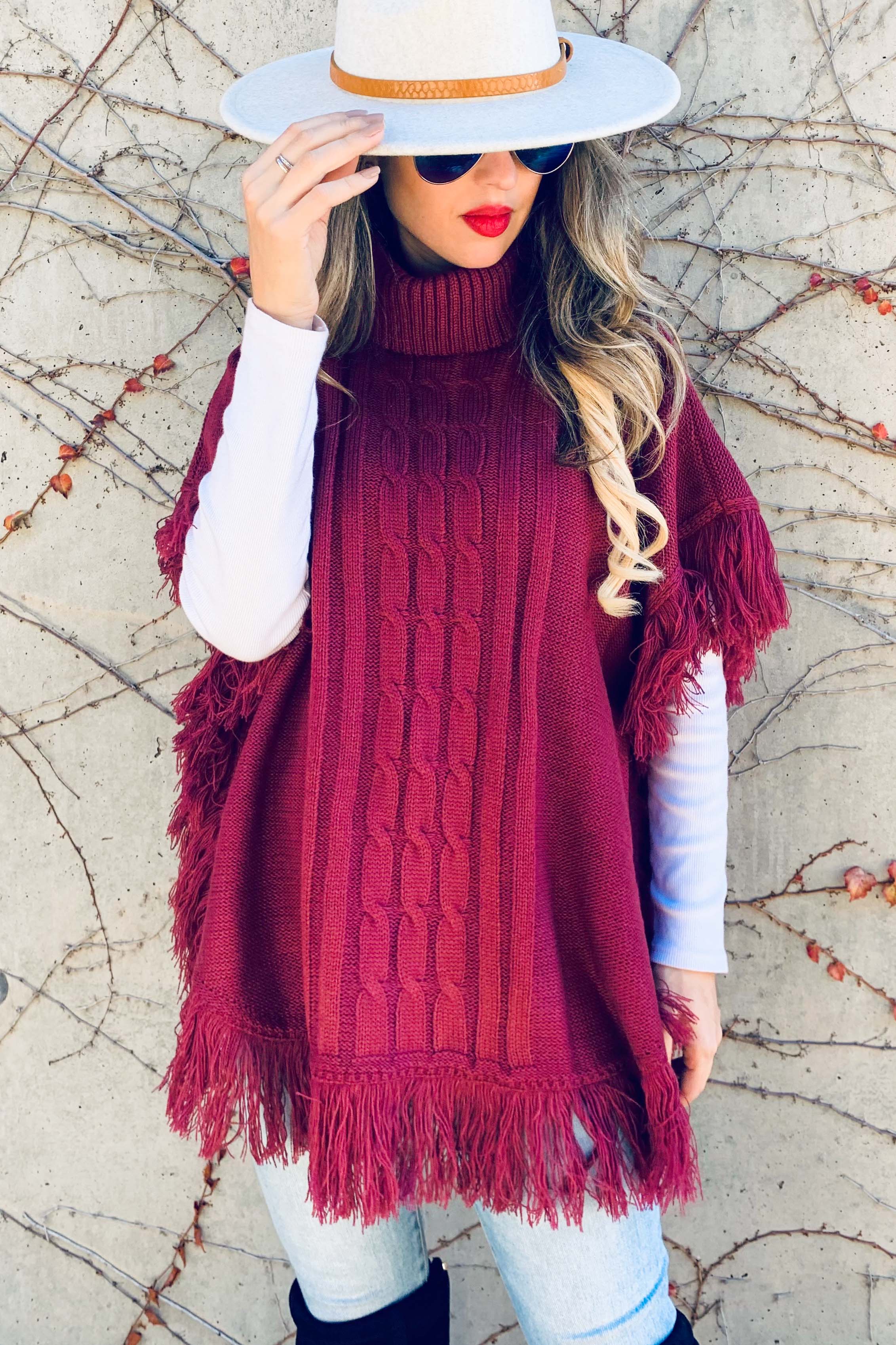 Berry Poncho a tunica in maglia a tunica con frange Berry in vendita all'ingrosso su Faire5