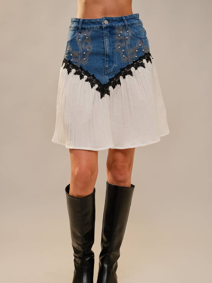 Gonna di jeans plissettata con cuciture western 23639S per la vendita all'ingrosso da parte di Blue B