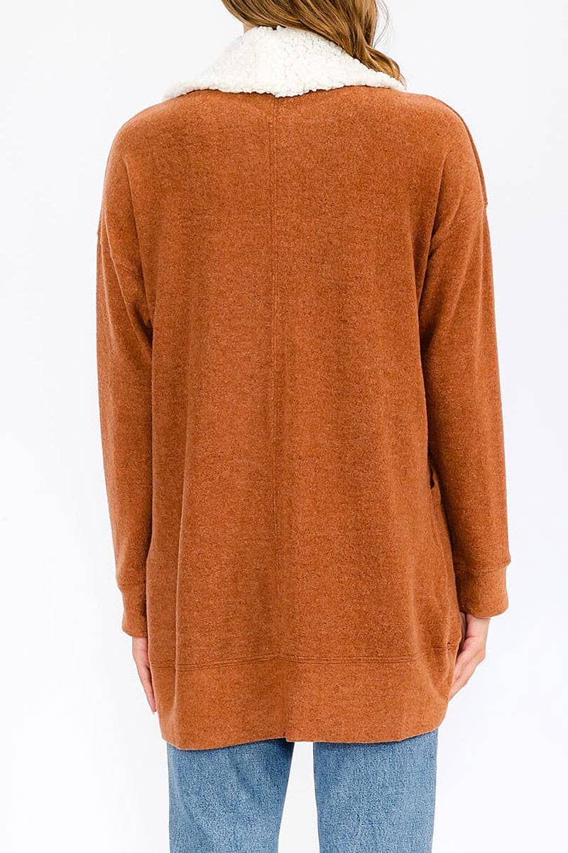 ROUSSEAU - Venta al por mayor Cárdigan - Mujer - CÁRDIGAN CON CUELLO SHERPA CON BOLSILLOS FRONTALES ABIERTOS7