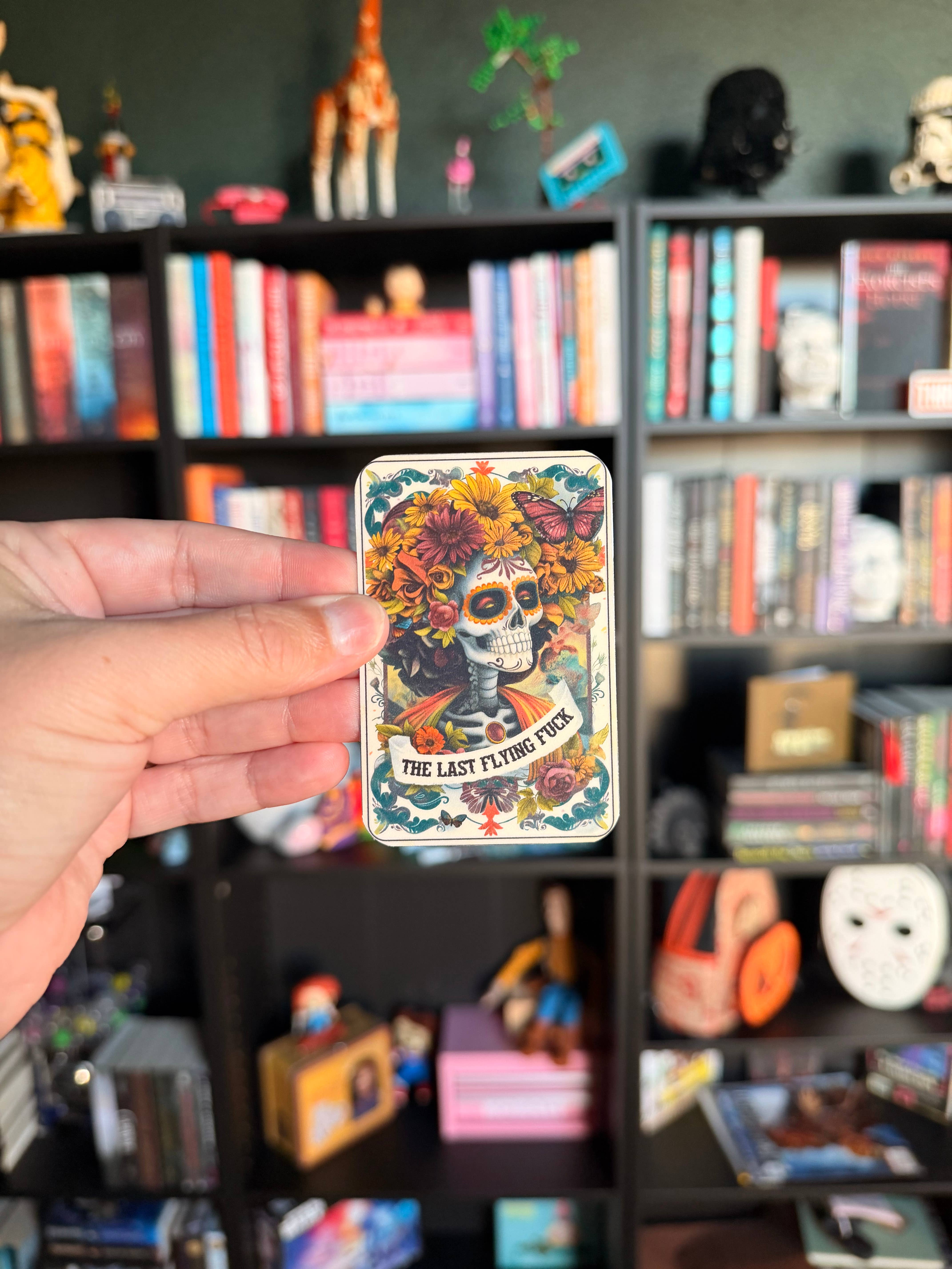 Ink & Omen – Marcador por atacado – Marcador de Tarot de Caveira Floral Sarcástica - 2x3,5 Brilhante Gótico2