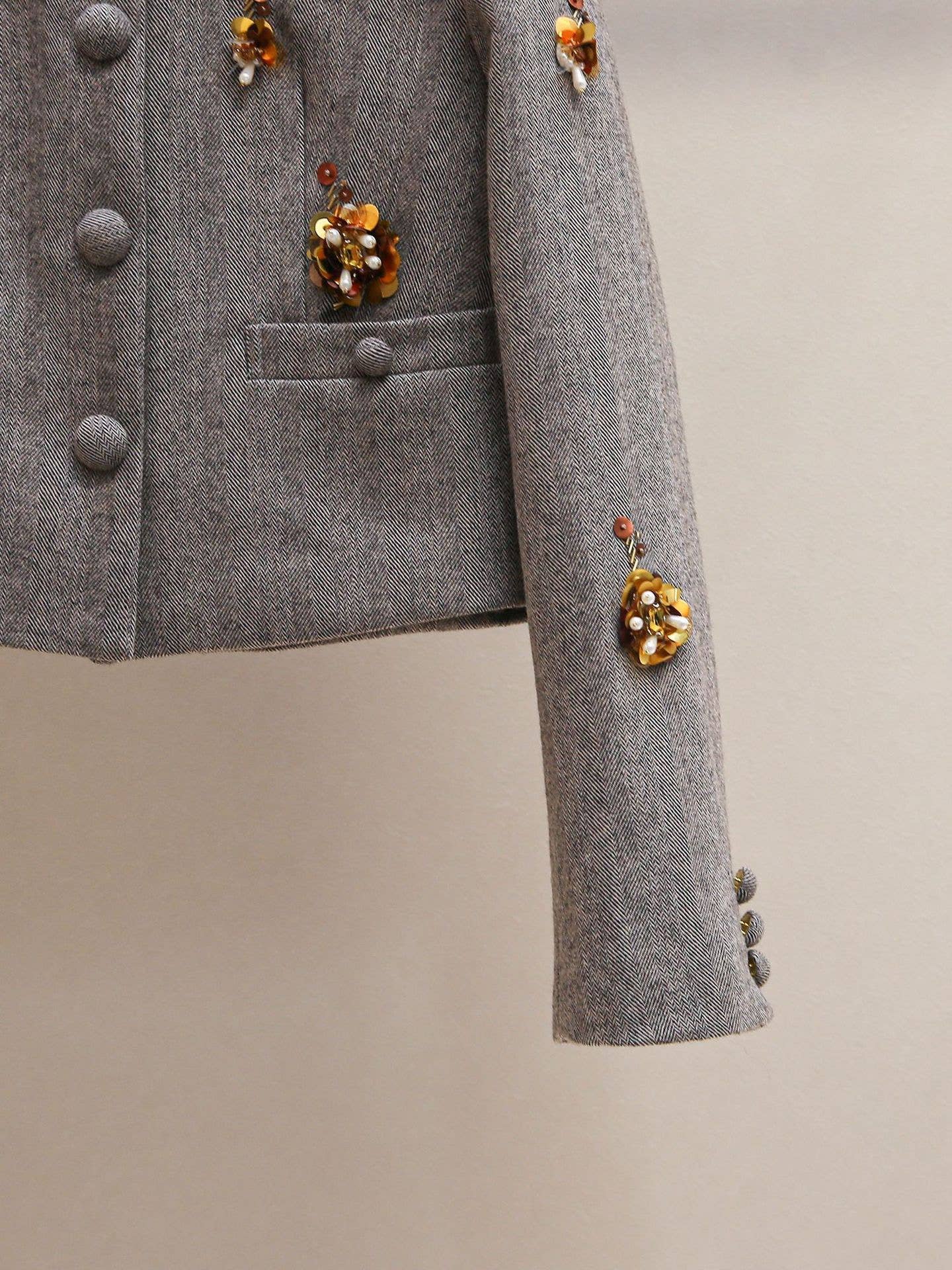 Productseeker – Großhandel Jacke – Damen – SET221Y Elegantes Wollkostüm mit Perlenbesatz, bestehend aus Jacke und Rock7