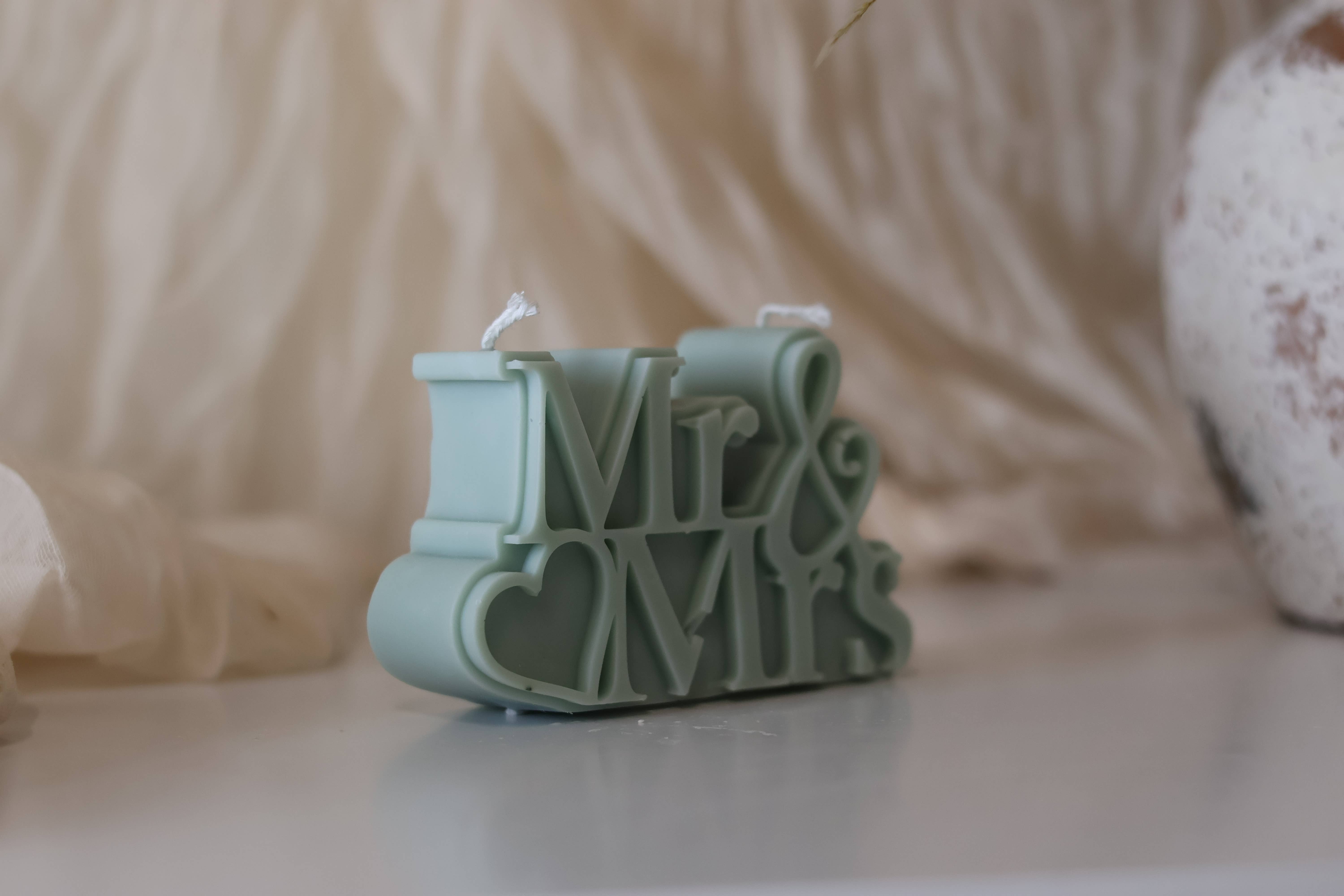 Agaboo Candle - Wholesale Novelty Candle - Mr & Mrs Candle 2.5x4in3
