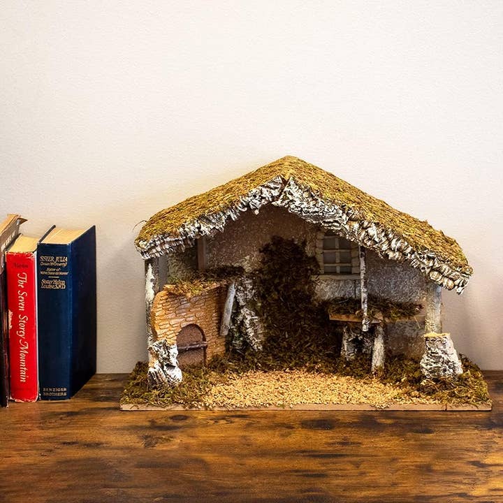 Village Gift Importers - Vendita all'ingrosso Decorazione per presepe - Stalla per presepe con pagliaio e caminetto