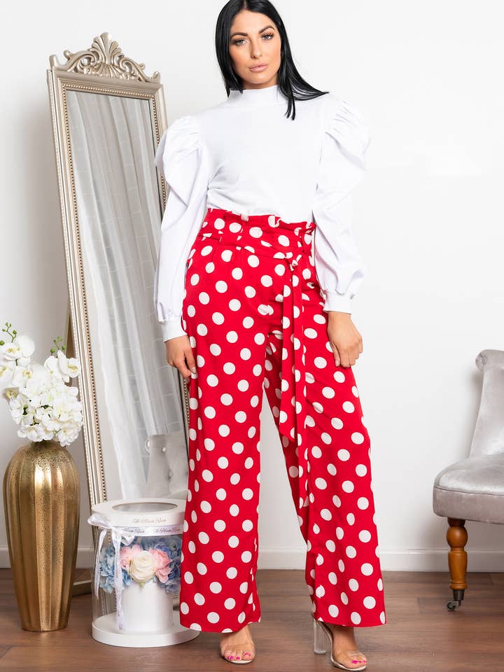 Pantalon large à pois en rouge pour la vente par Miss Attire