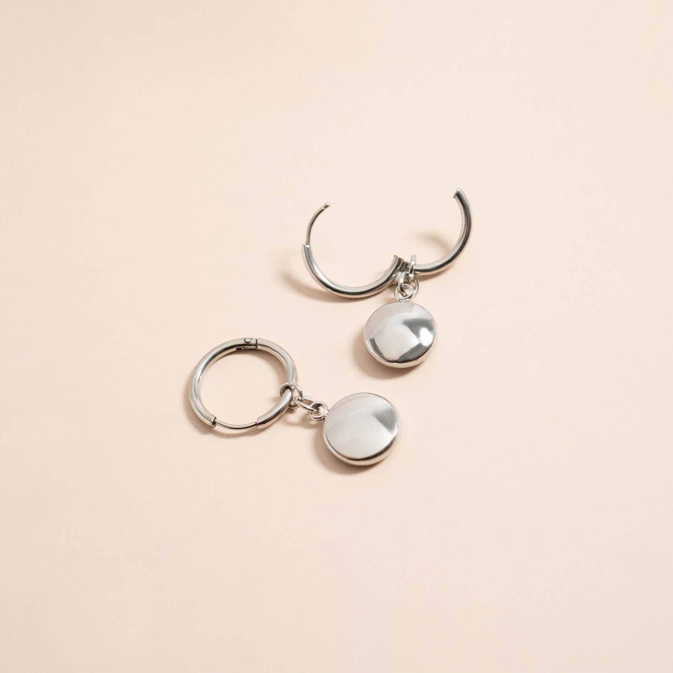 WJW - Vendita all'ingrosso Orecchini a cerchietto - Orecchini a cerchio con ciondolo a moneta in acciaio inossidabile con PVD oro 18K2