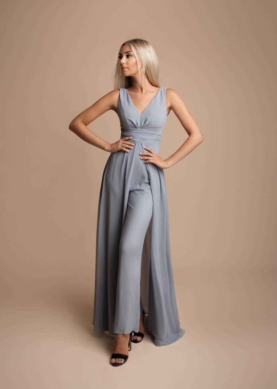 Eva & Lola - Epsilonn – Großhandel Abendkleid – Damen – Jumpsuit-Kleid mit tiefem V-Ausschnitt10