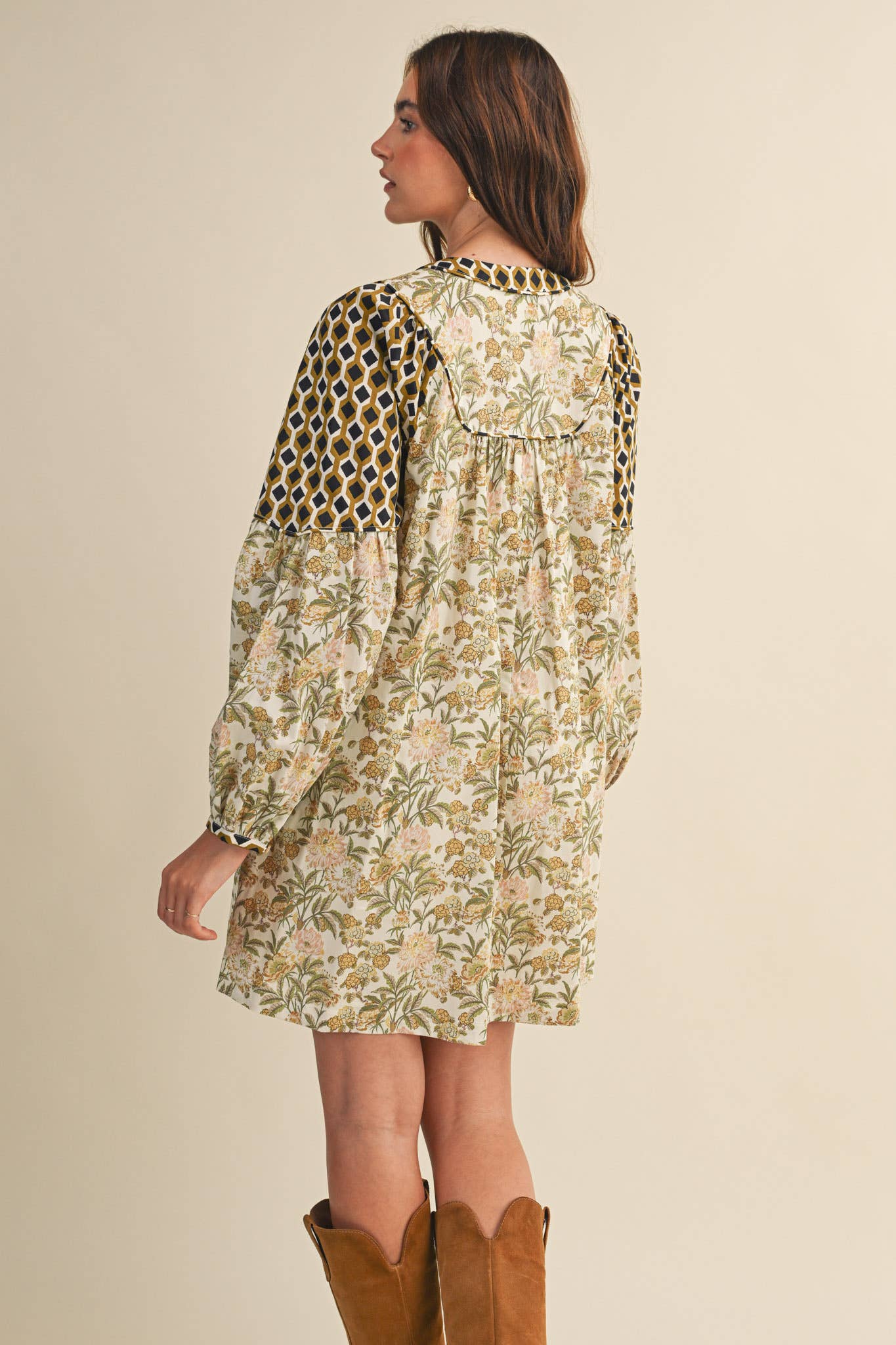 &MERCI - Wholesale Dress - Women's - FLORAL CONTRAST SLEEVE MINI DRESS MDR416920